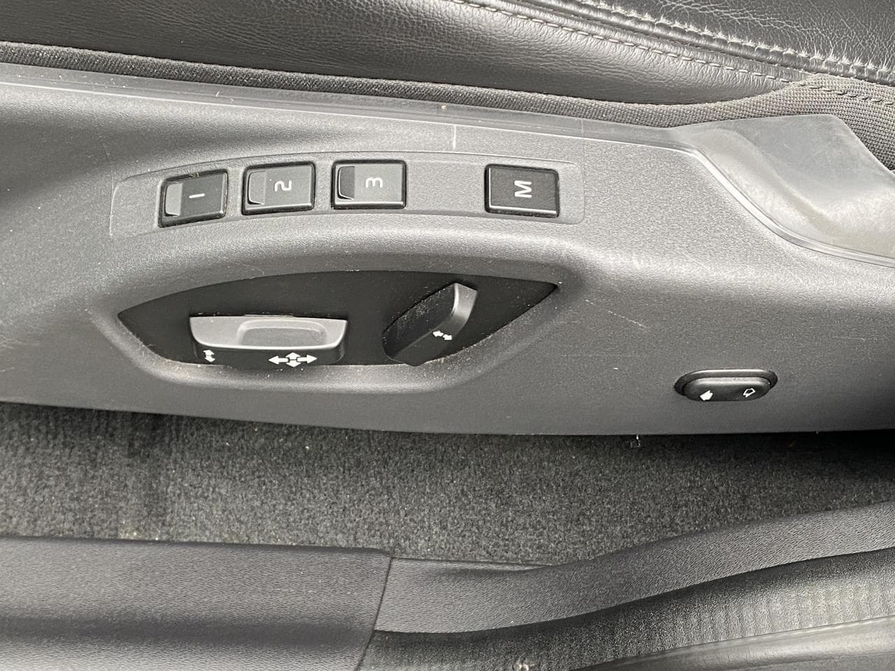 2017 Volvo XC60 - 16