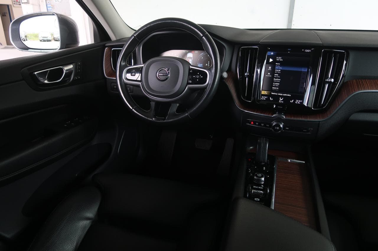 2020 Volvo XC60 - 12