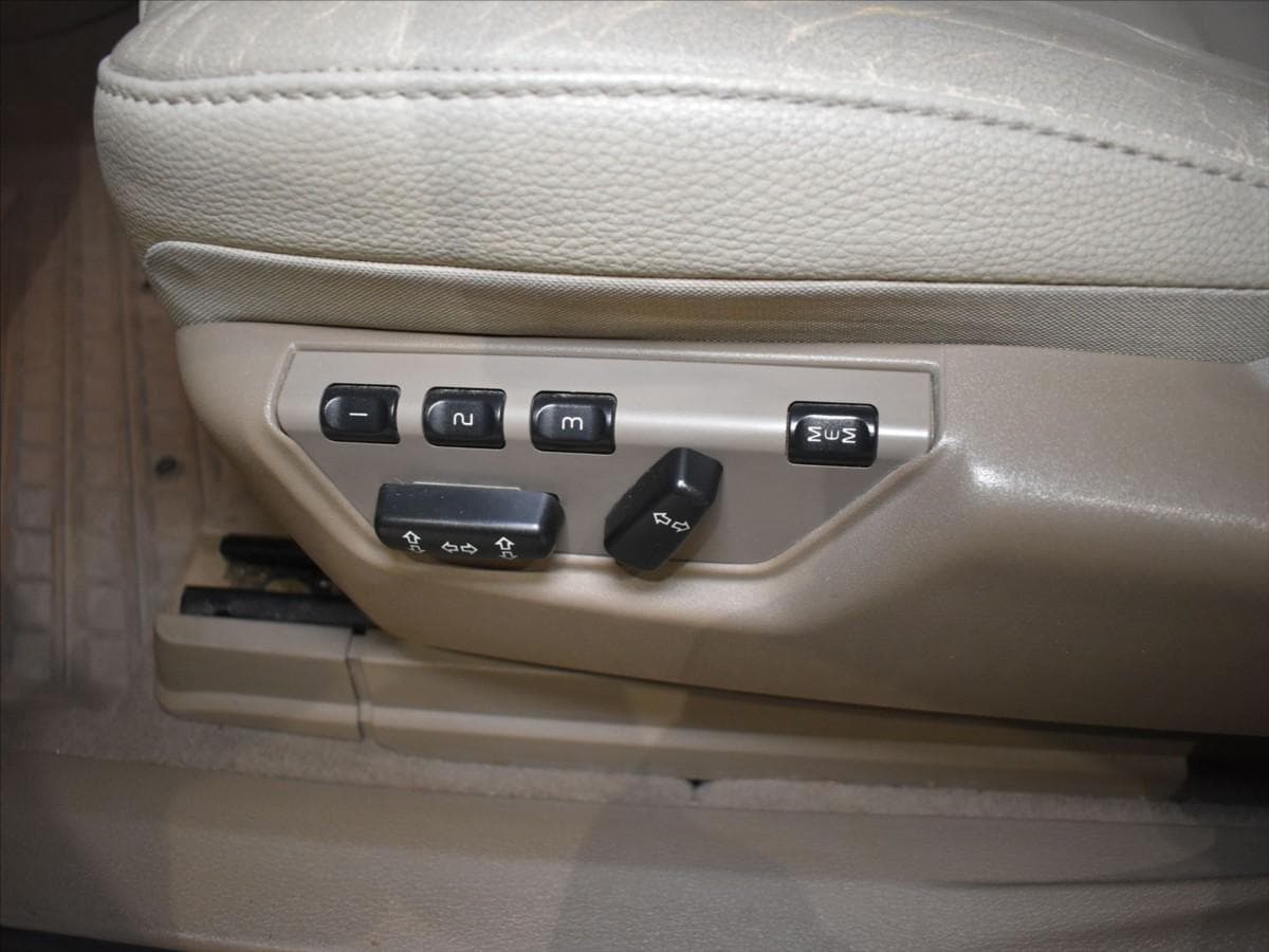 2012 Volvo XC90 - 16