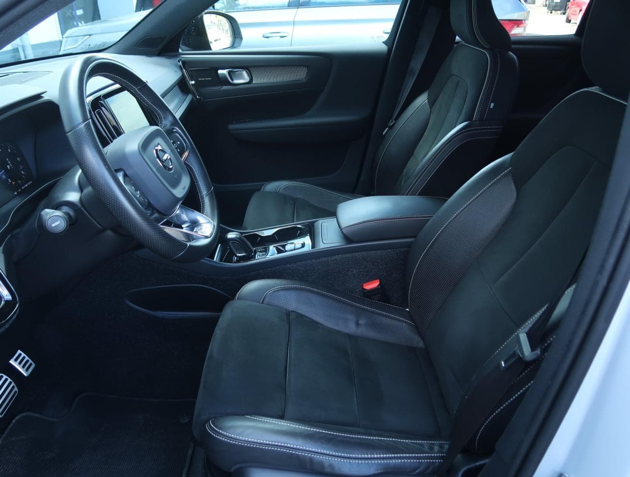 2019 Volvo XC40 - 16