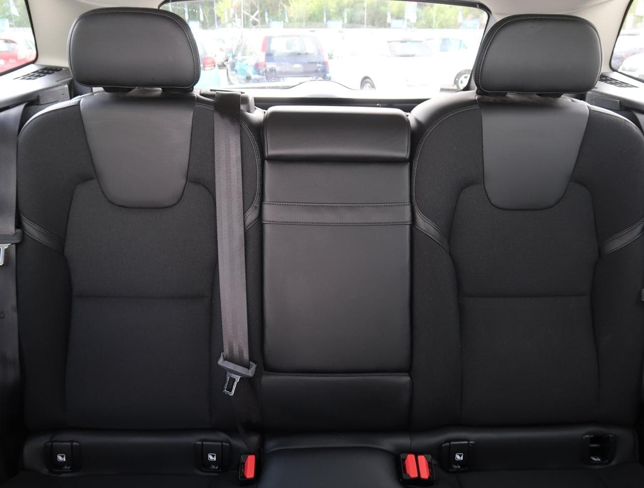 2021 Volvo XC60 - 24