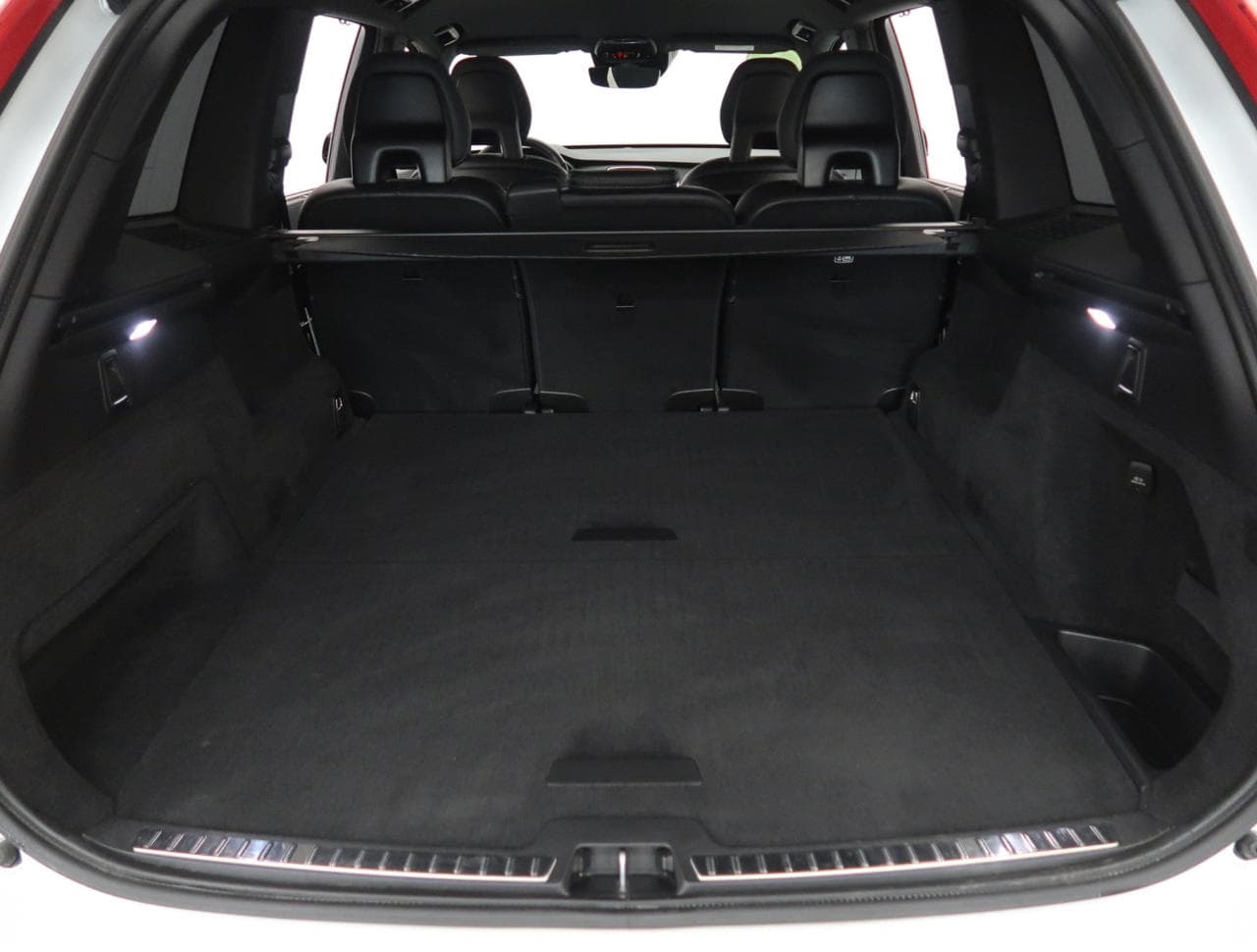 2021 Volvo XC90 - 32