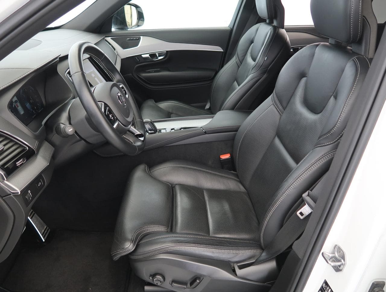 2021 Volvo XC90 - 26