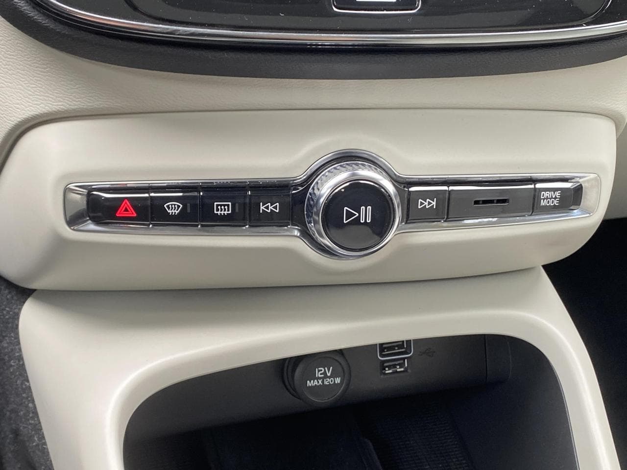 2019 Volvo XC40 - 14