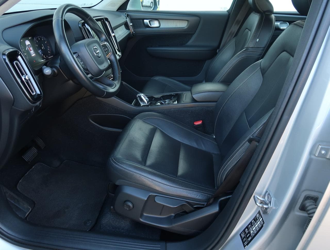 2019 Volvo XC40 - 16