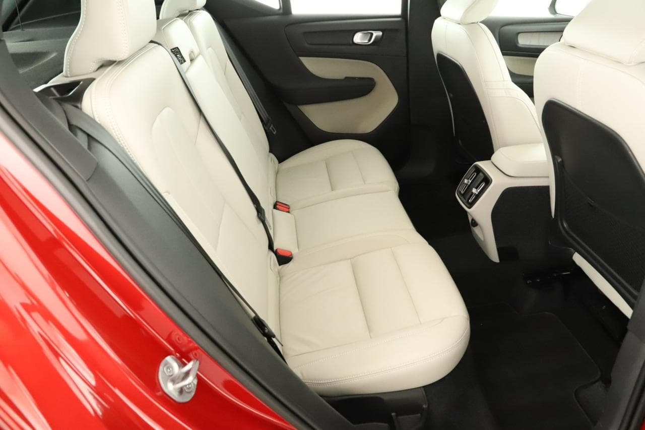 2022 Volvo XC40 - 11