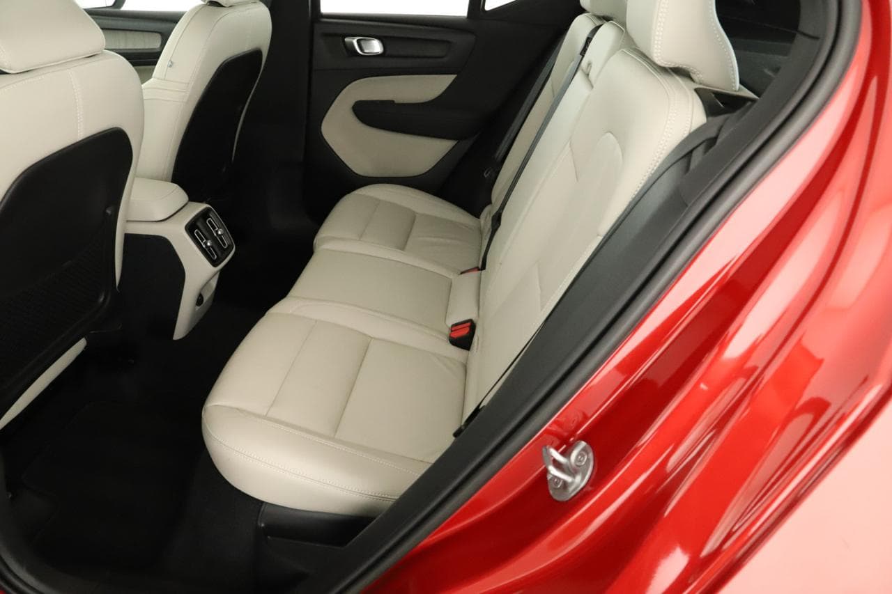 2022 Volvo XC40 - 12