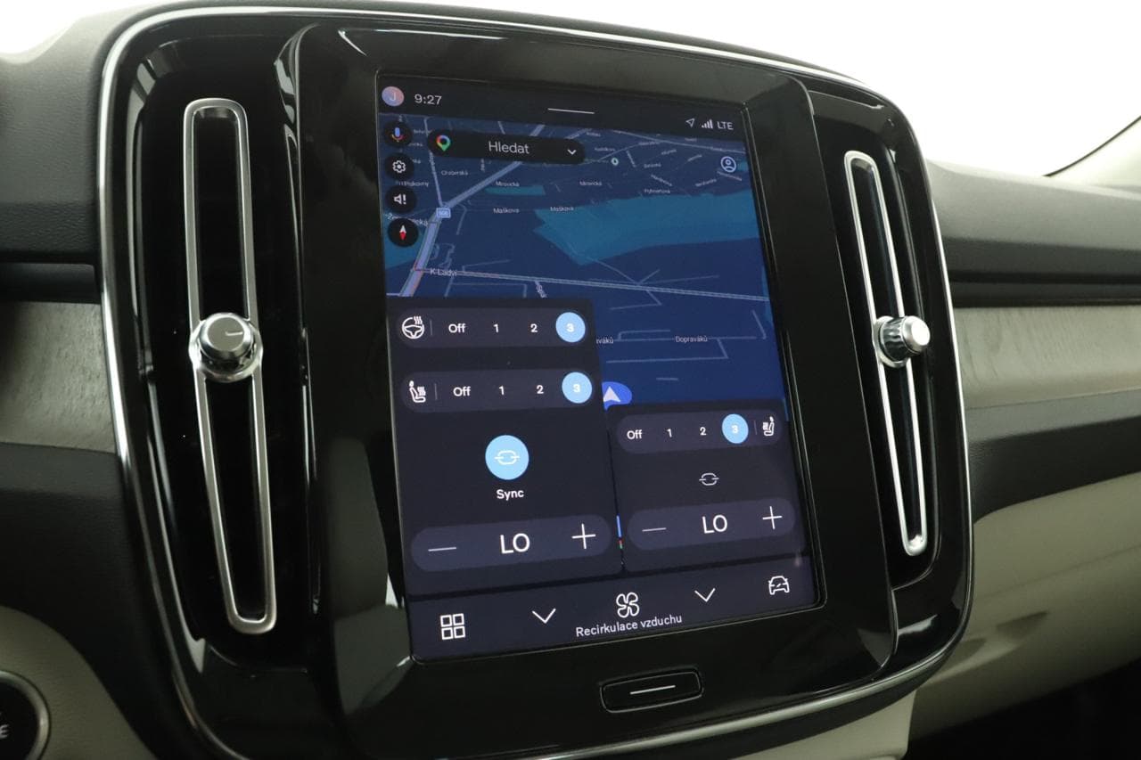 2022 Volvo XC40 - 18