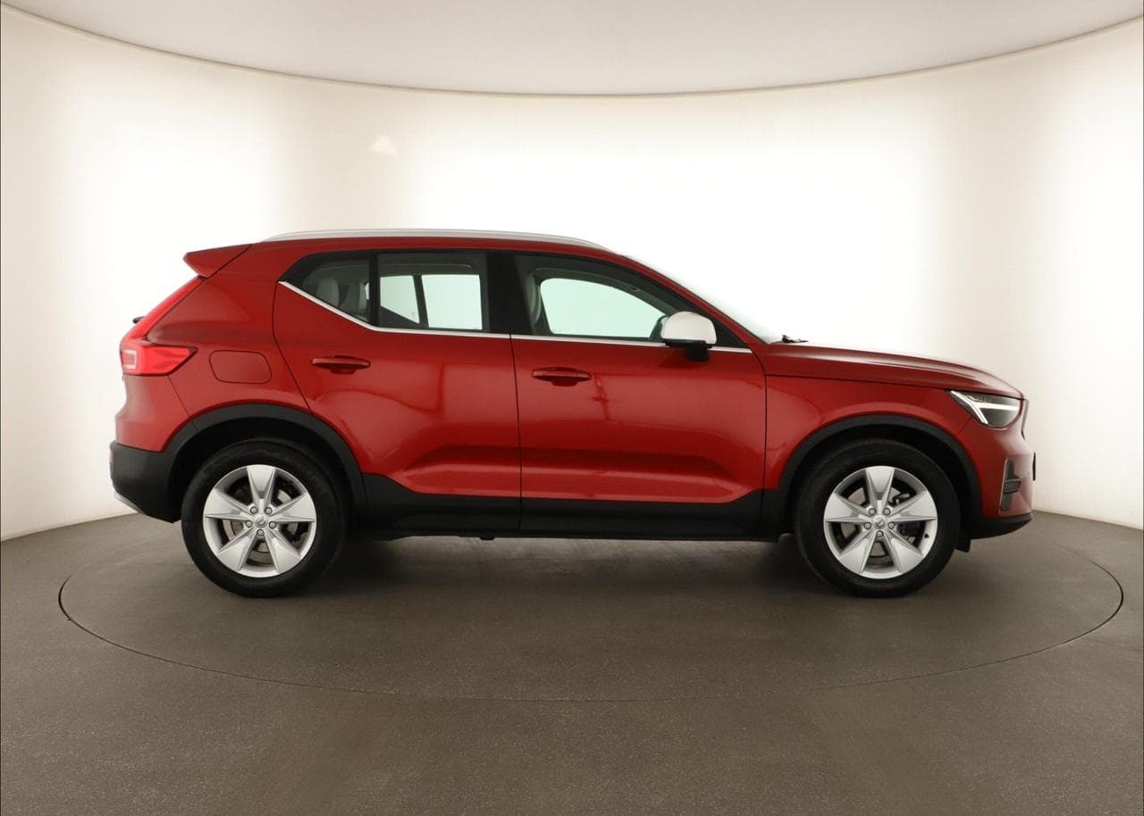 2022 Volvo XC40 - 8
