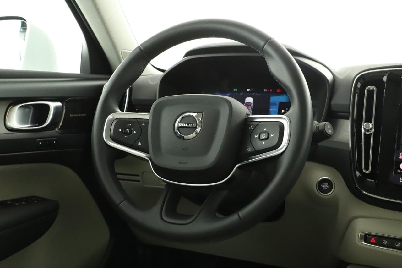 2022 Volvo XC40 - 14