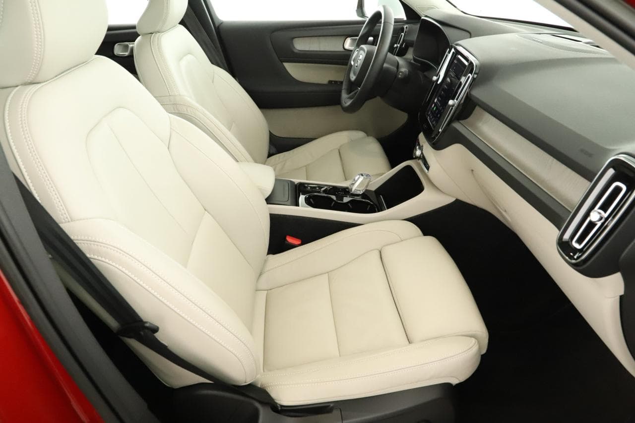 2022 Volvo XC40 - 10