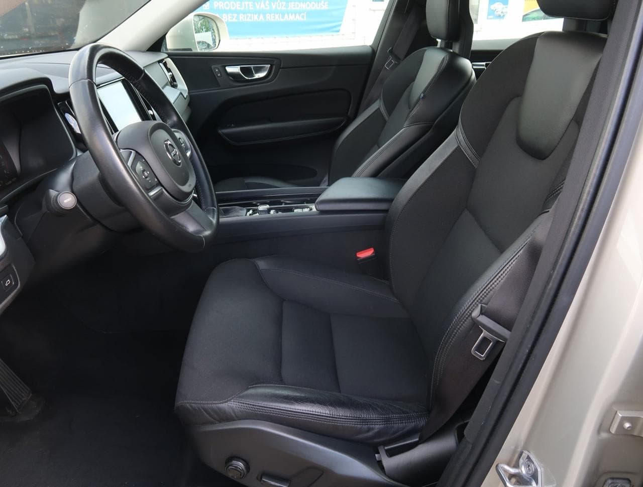 2018 Volvo XC60 - 16