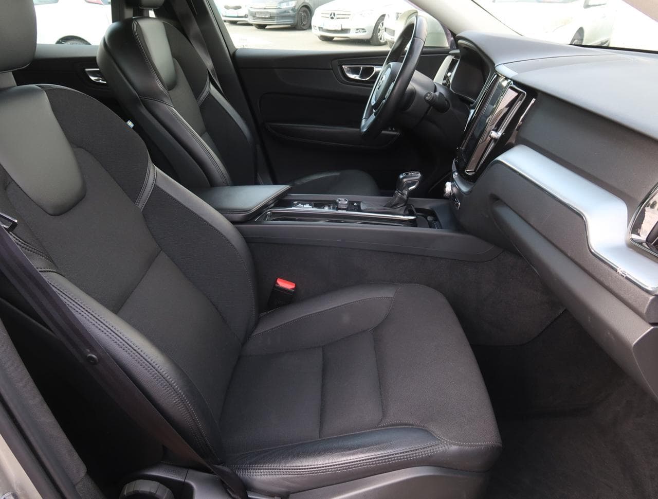 2018 Volvo XC60 - 12