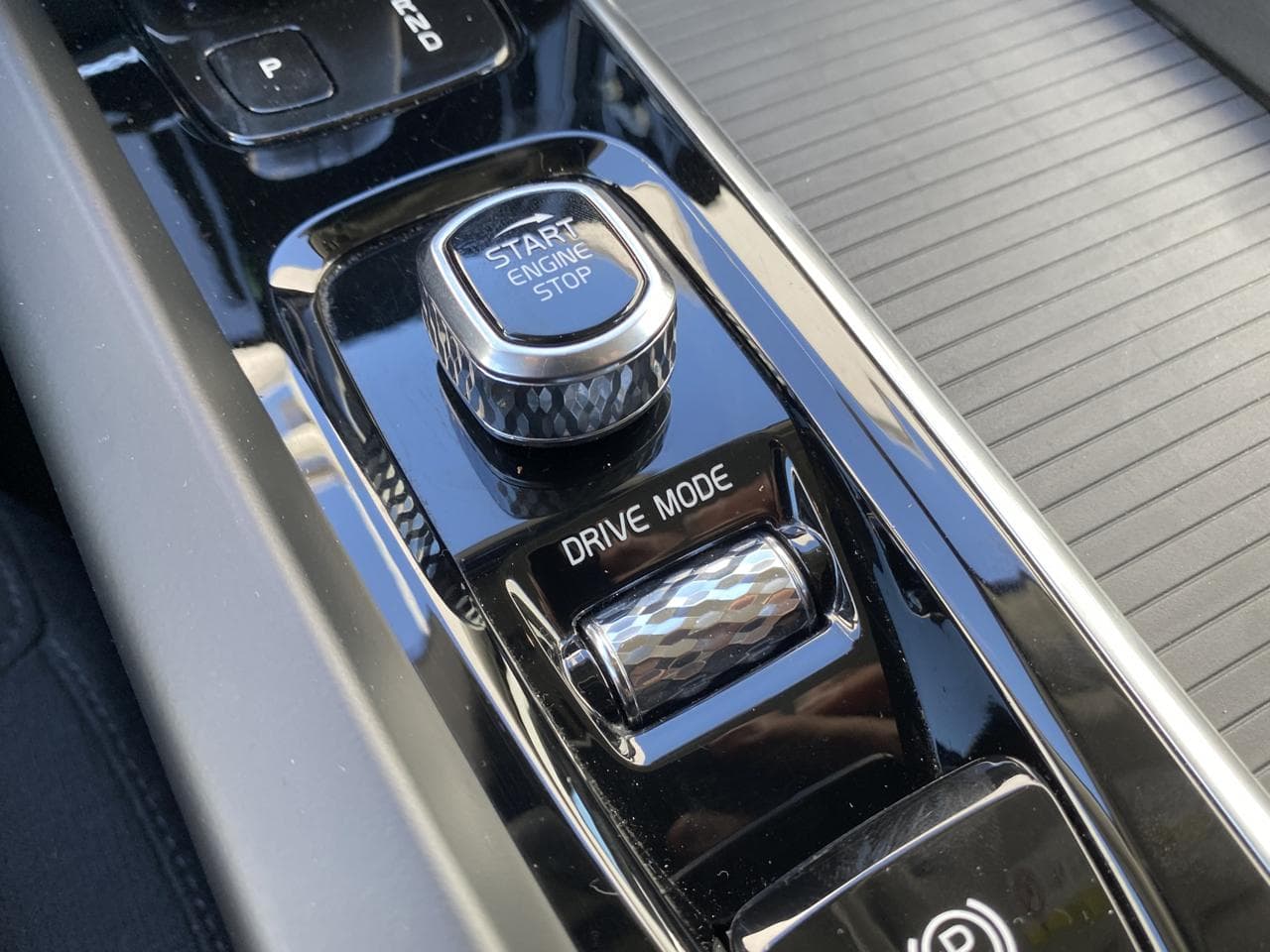 2020 Volvo XC60 - 32