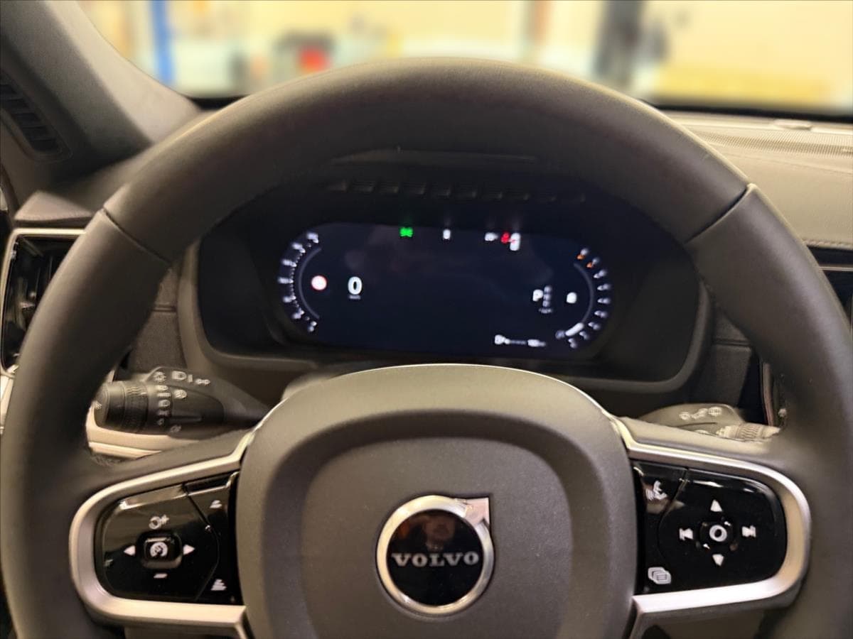 2025 Volvo XC90 - 8