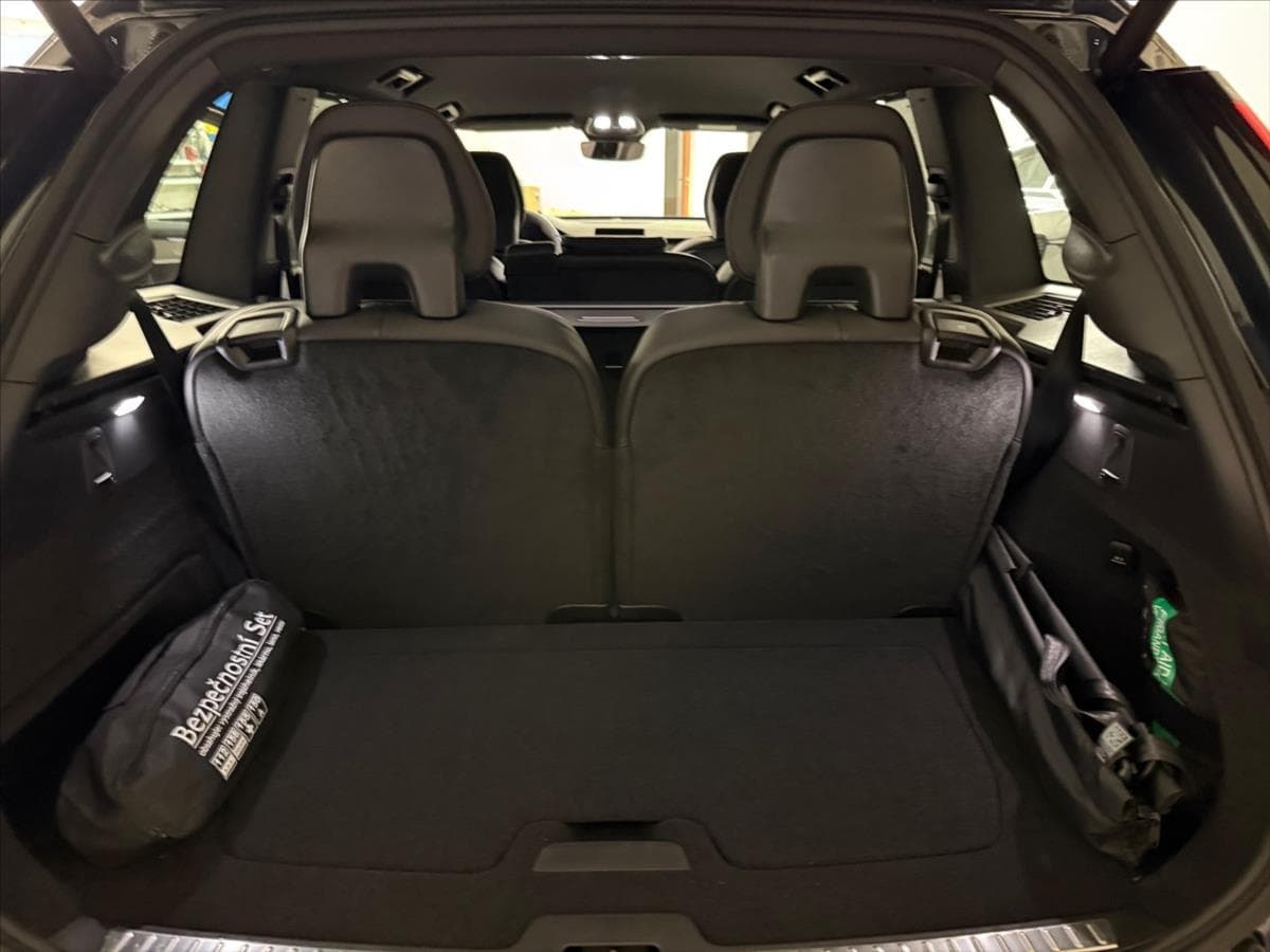 2025 Volvo XC90 - 12