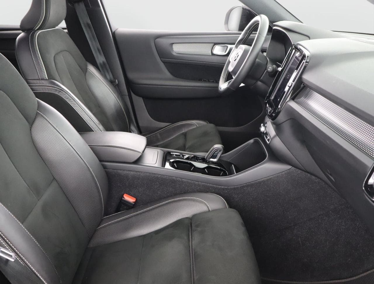 2020 Volvo XC40 - 12