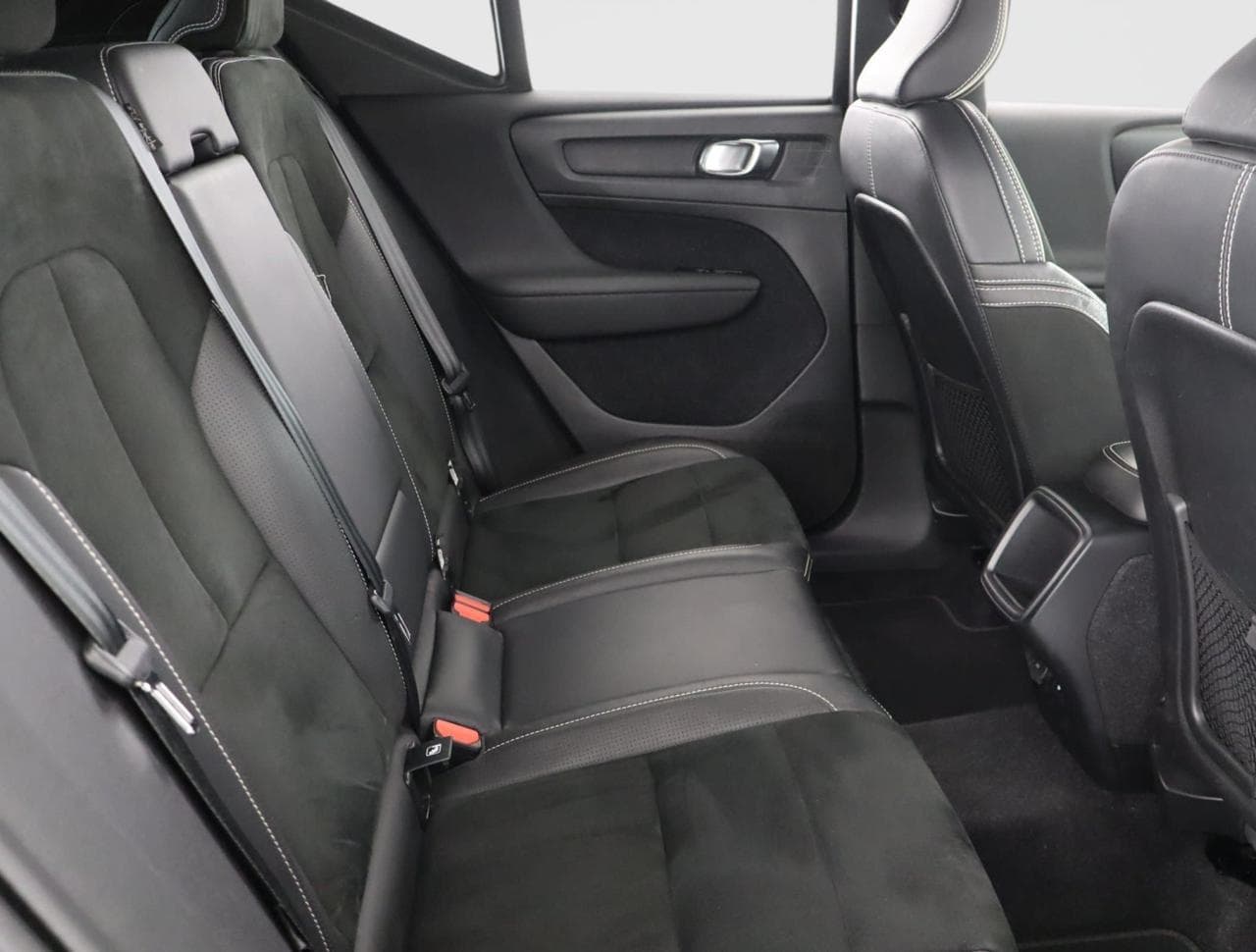 2020 Volvo XC40 - 13