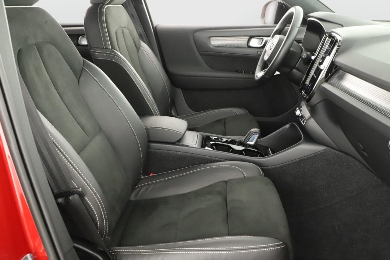 2021 Volvo XC40 - 10