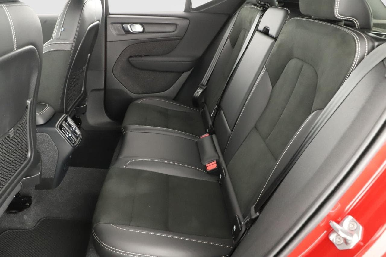 2021 Volvo XC40 - 12