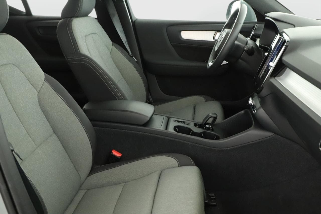 2023 Volvo XC40 - 10