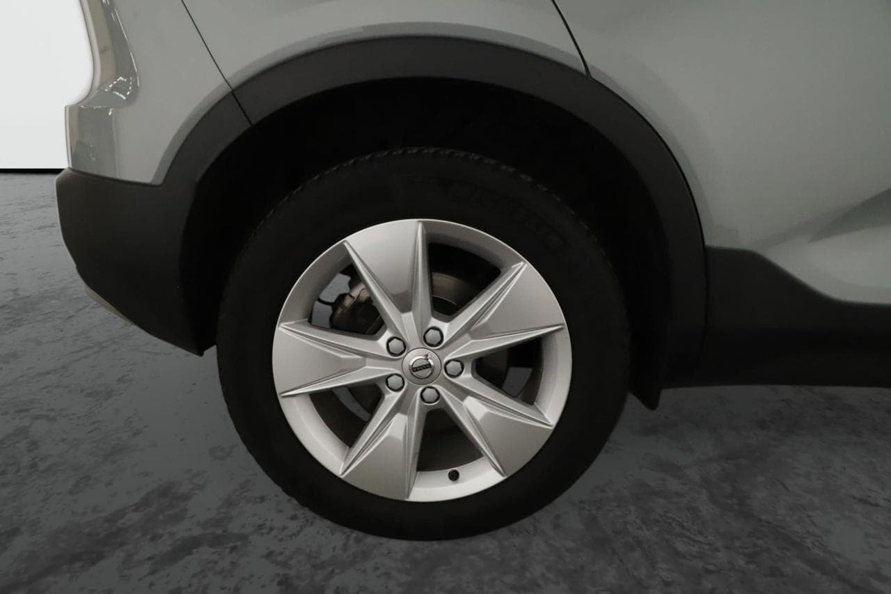 2023 Volvo XC40 - 32