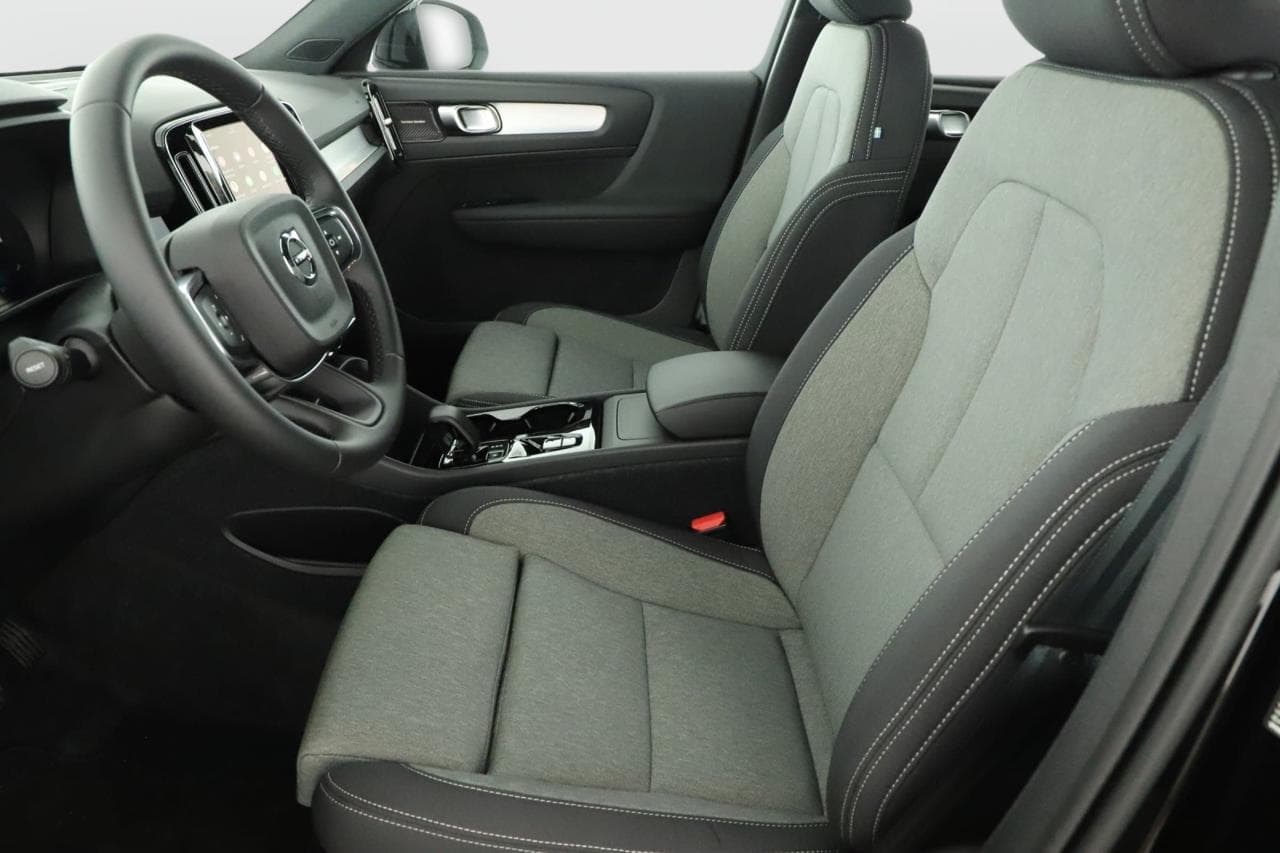 2026 Volvo XC40 - 22