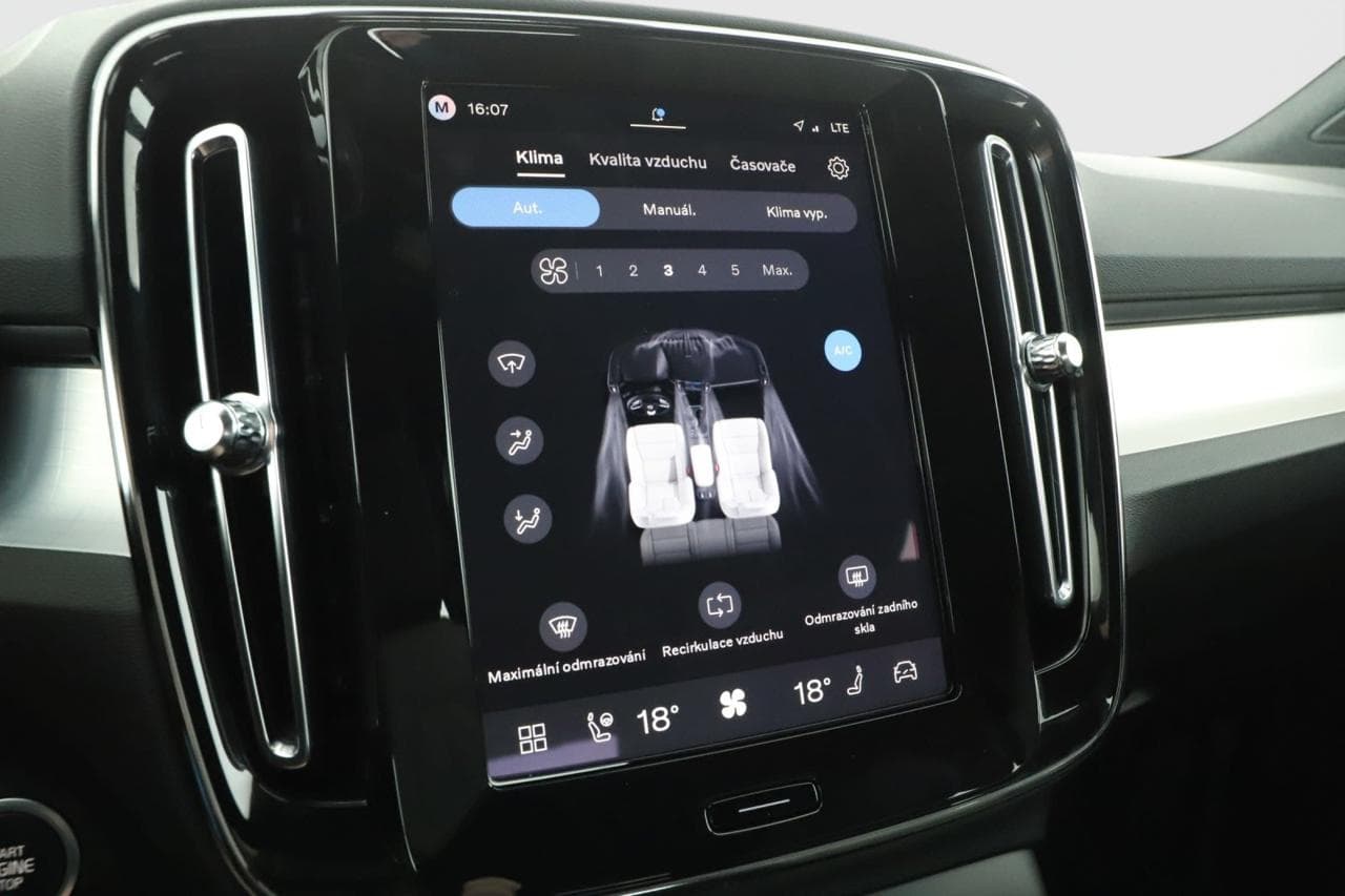 2026 Volvo XC40 - 33