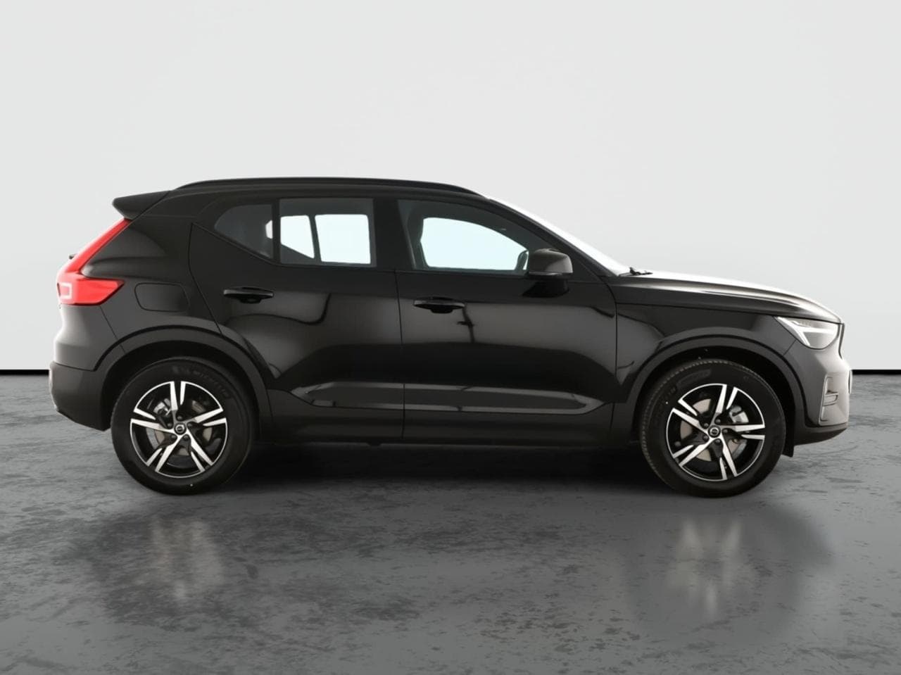2026 Volvo XC40 - 13