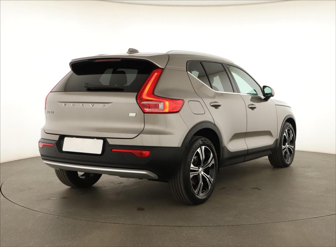 2020 Volvo XC40 - 13