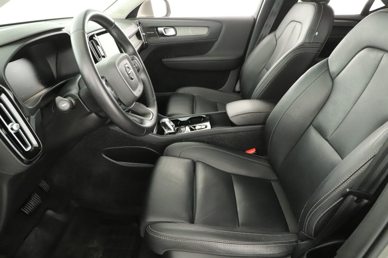 2020 Volvo XC40 - 25