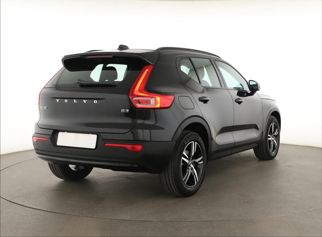 2026 Volvo XC40 - 11
