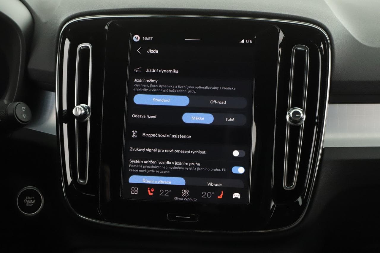 2026 Volvo XC40 - 31