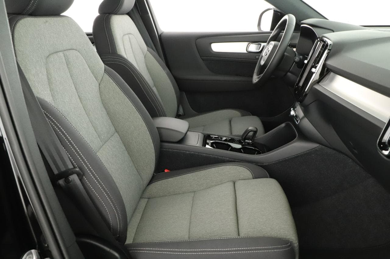 2026 Volvo XC40 - 16