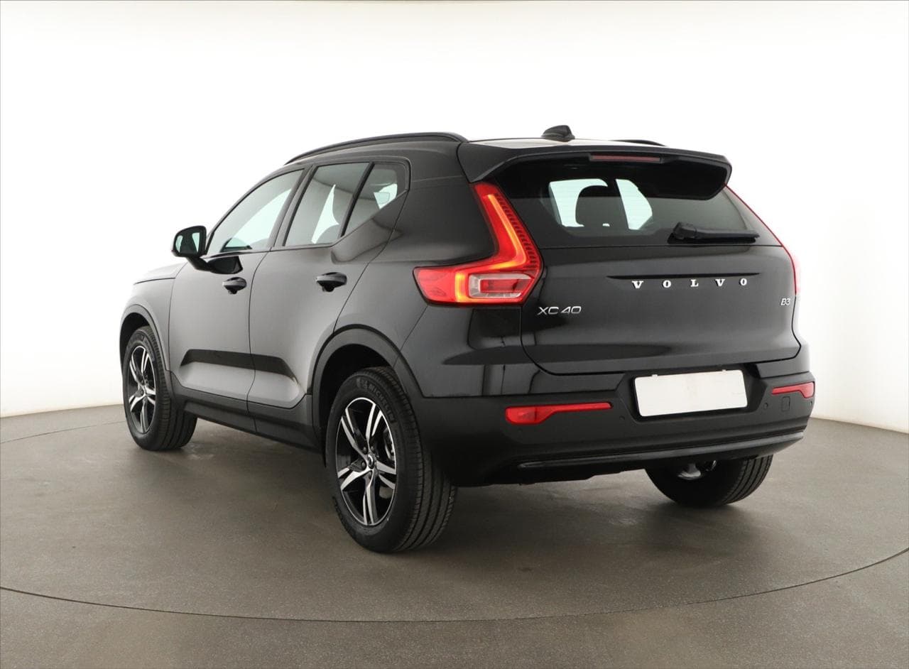 2026 Volvo XC40 - 8