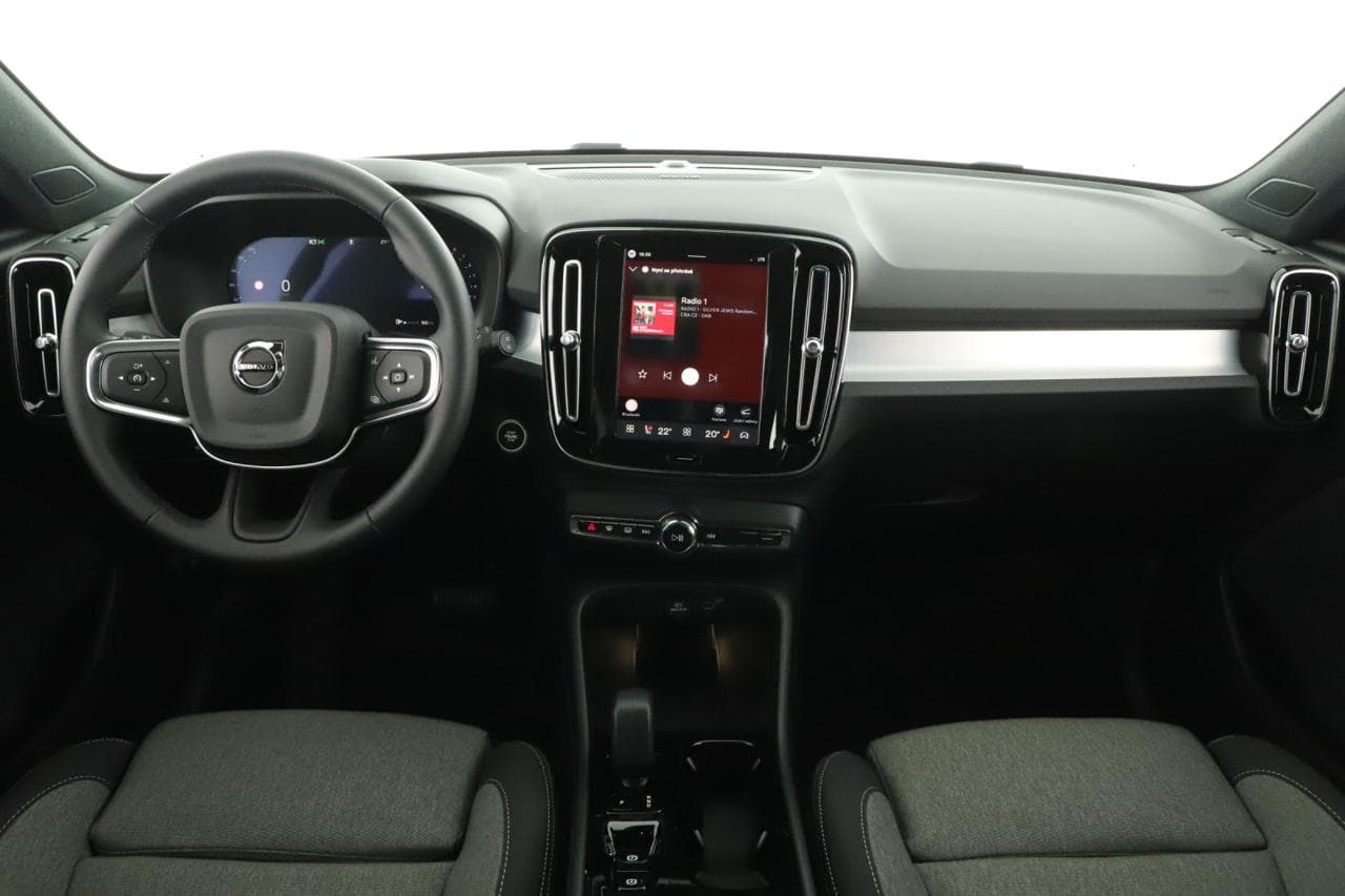 2026 Volvo XC40 - 15