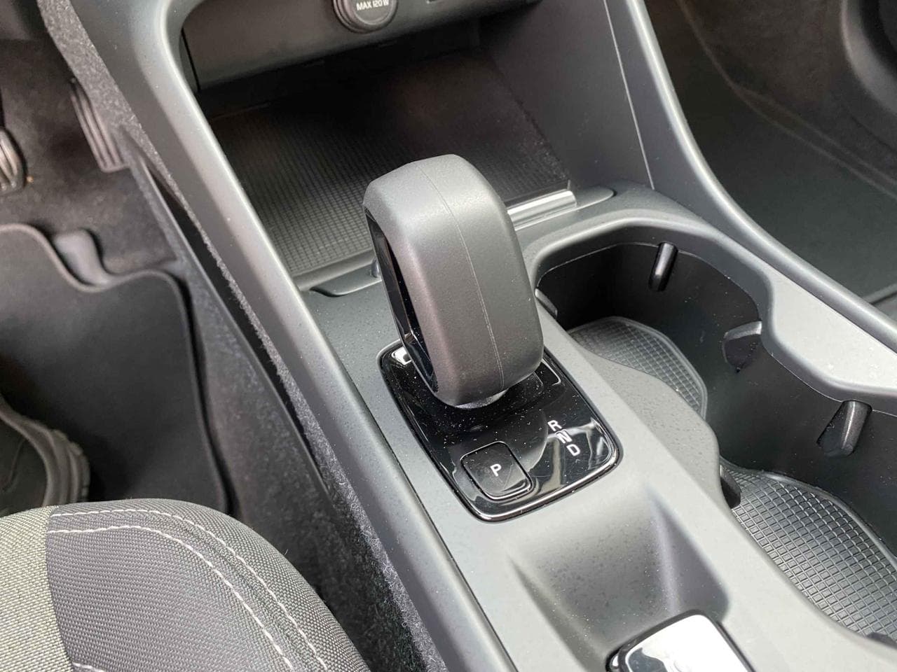 2022 Volvo XC40 - 28