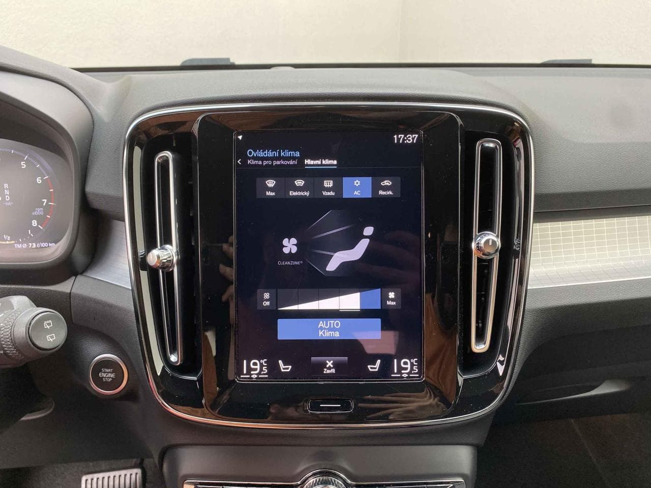2022 Volvo XC40 - 36