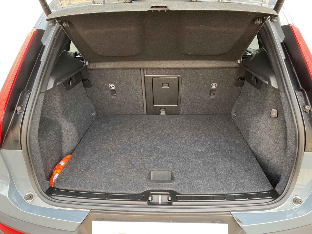 2022 Volvo XC40 - 12