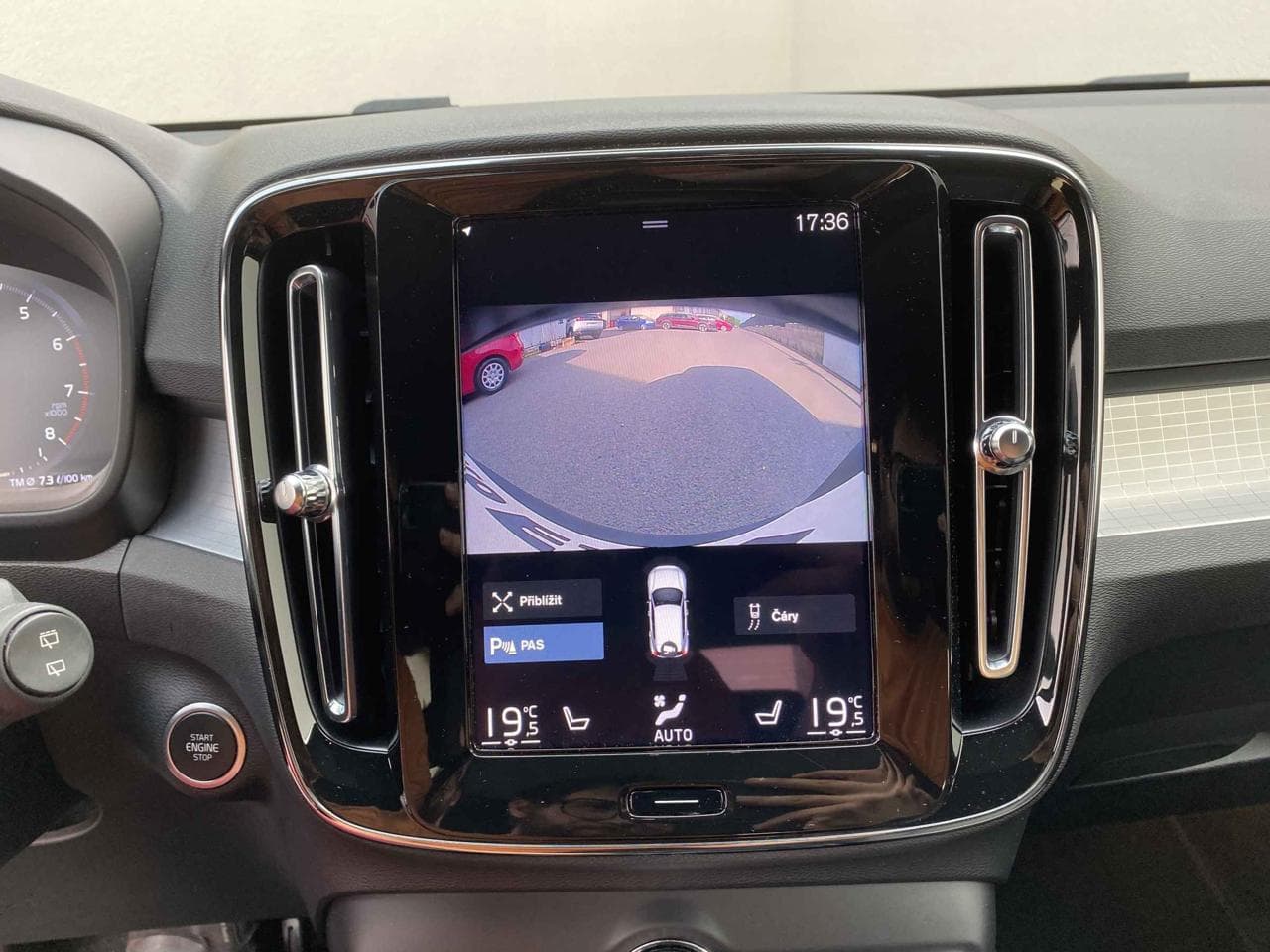 2022 Volvo XC40 - 32