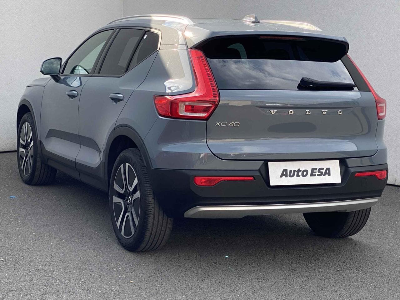 2022 Volvo XC40 - 10