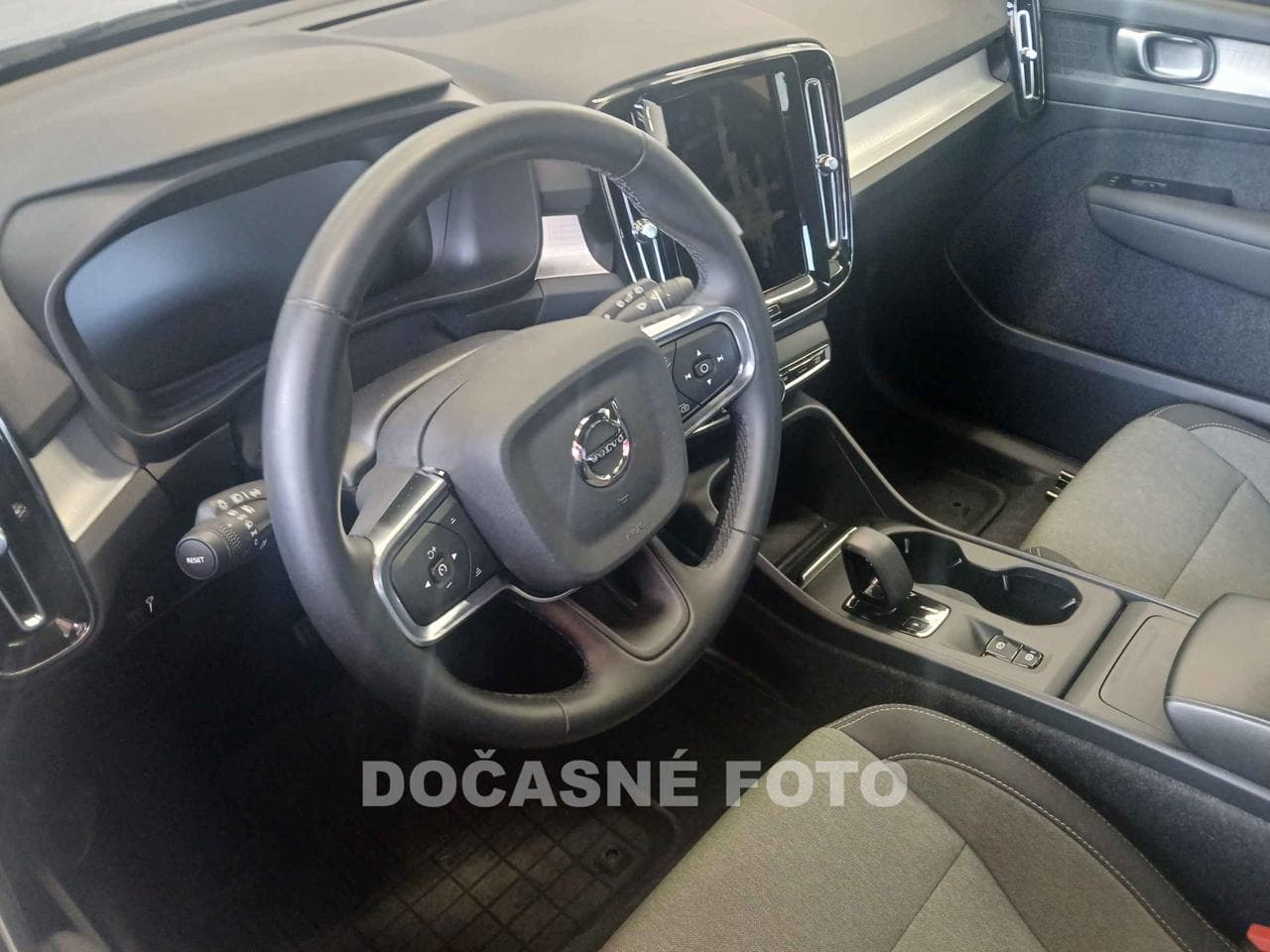 2022 Volvo XC40 - 4