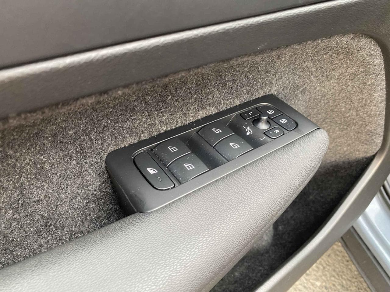 2022 Volvo XC40 - 24