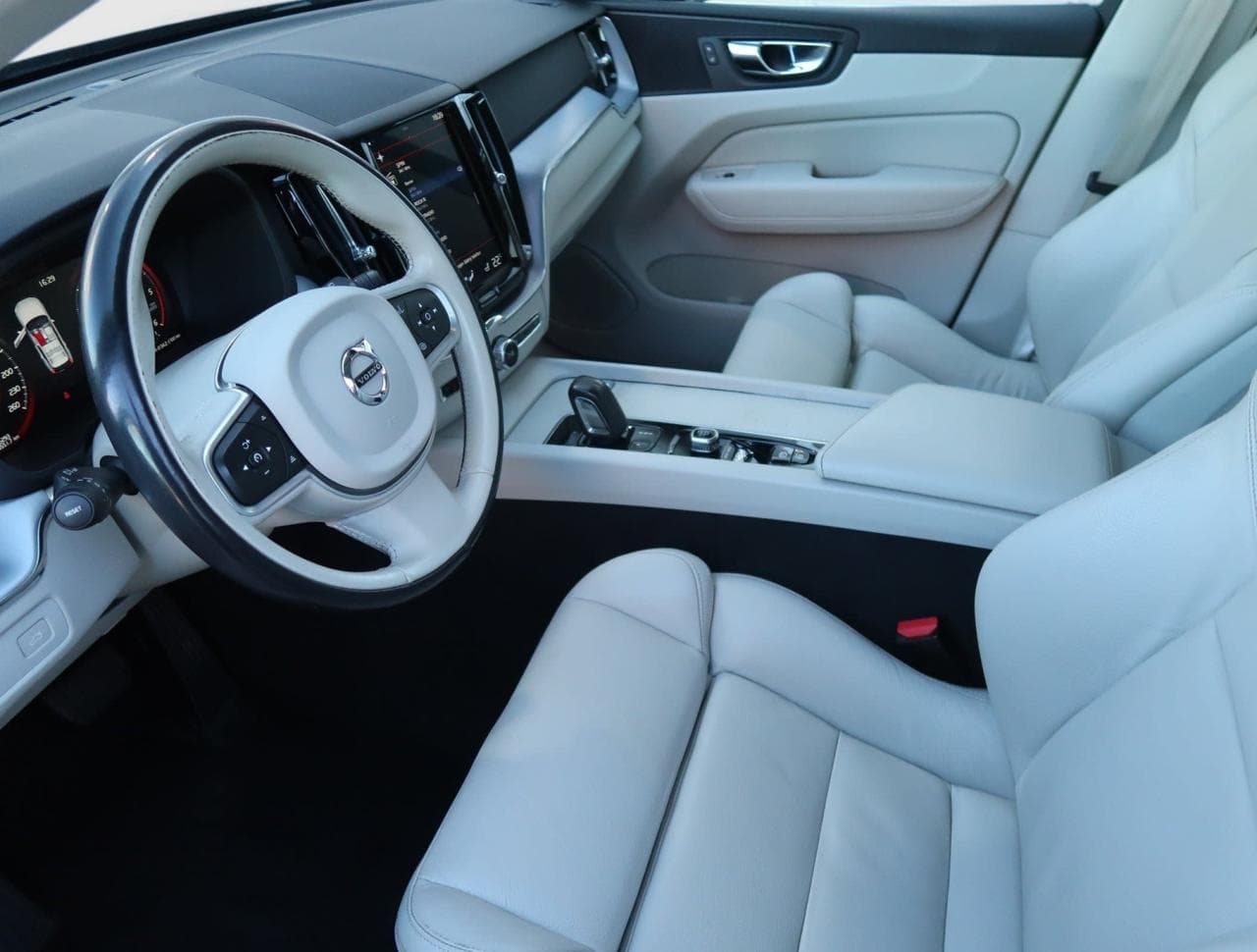 2020 Volvo XC60 - 17