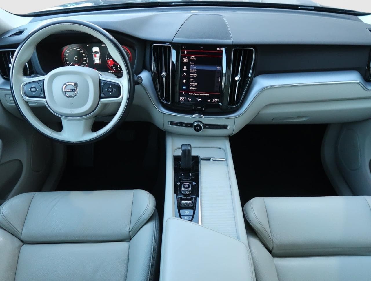 2020 Volvo XC60 - 10