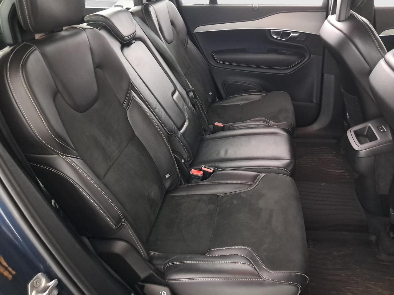 2021 Volvo XC90 - 25