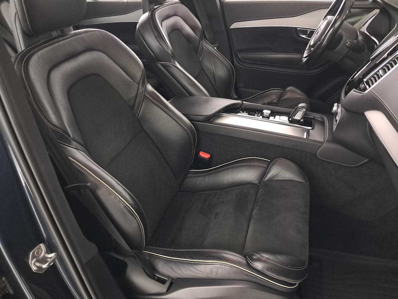 2021 Volvo XC90 - 23