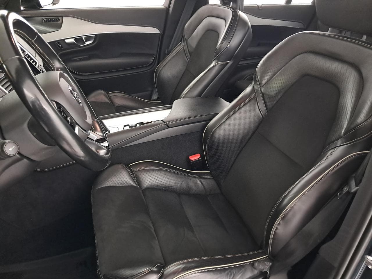 2021 Volvo XC90 - 31
