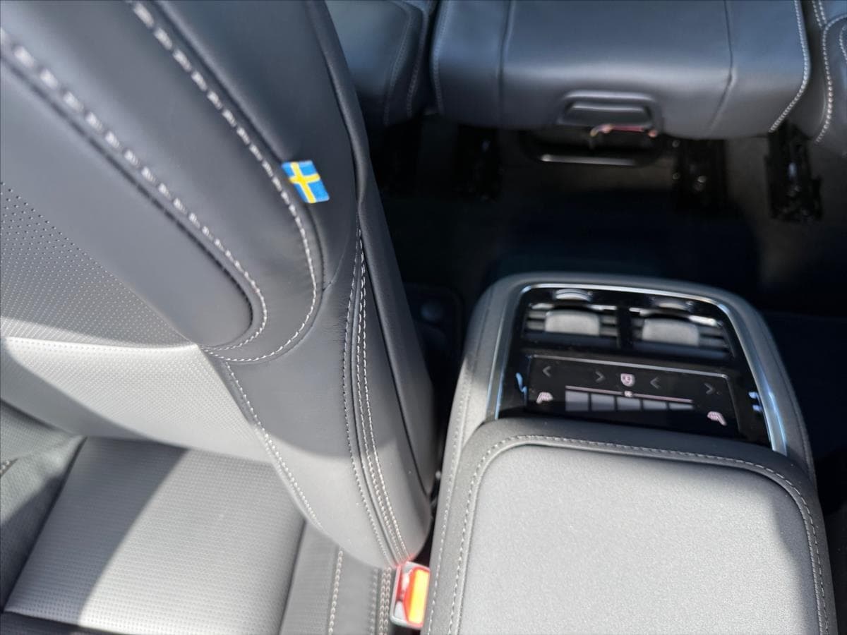 2026 Volvo XC90 - 16