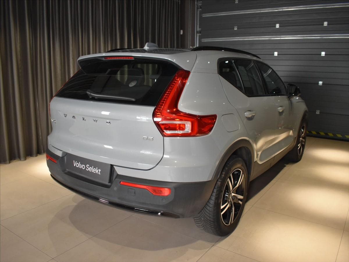 2023 Volvo XC40 - 10
